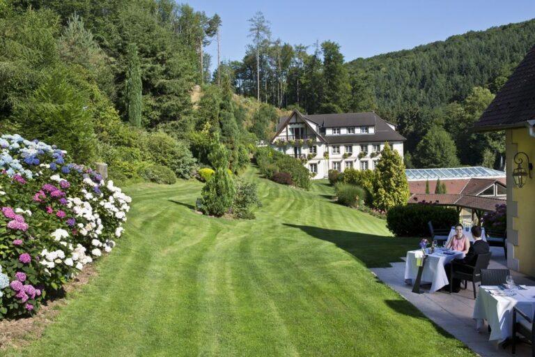 clos-delices-1lieu1salle-evenements-jardin.jpg