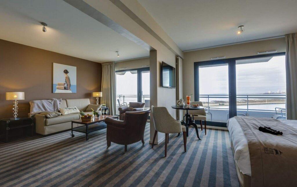 cote-ouest-hotel-thalasso-et-spa-les-sables-d-olonne-1lieu1salle-suite.jpg