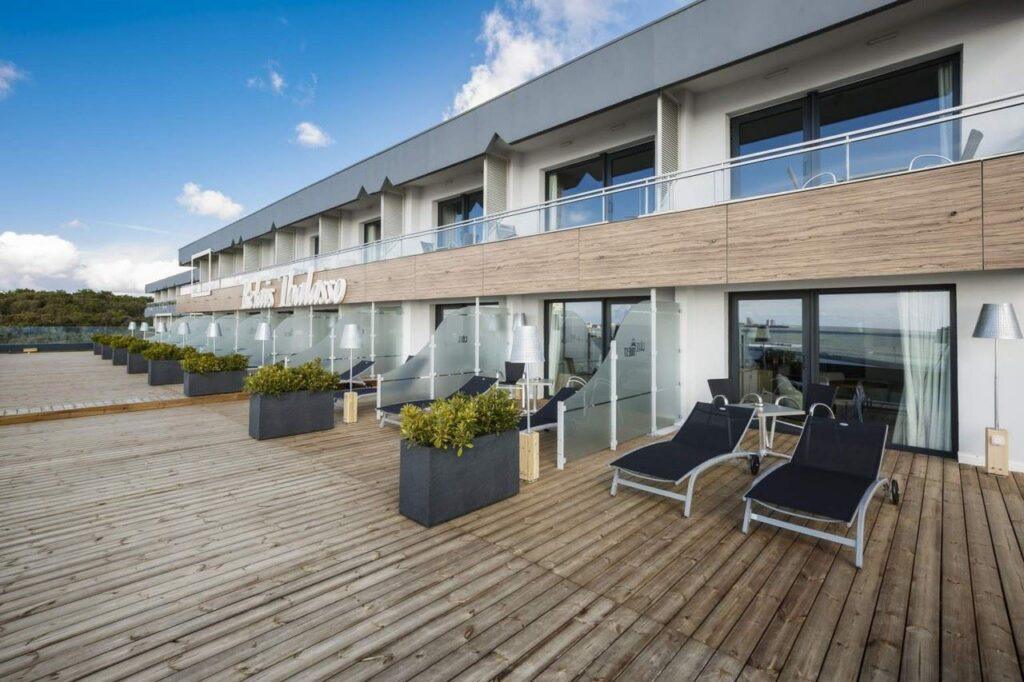 cote-ouest-hotel-thalasso-et-spa-les-sables-d-olonne-1lieu1salle-terrasse.jpg