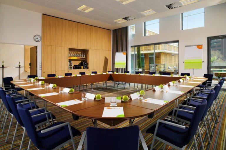 courtyard-by-marriott-montpellier-1lieu1salle-carre.jpg