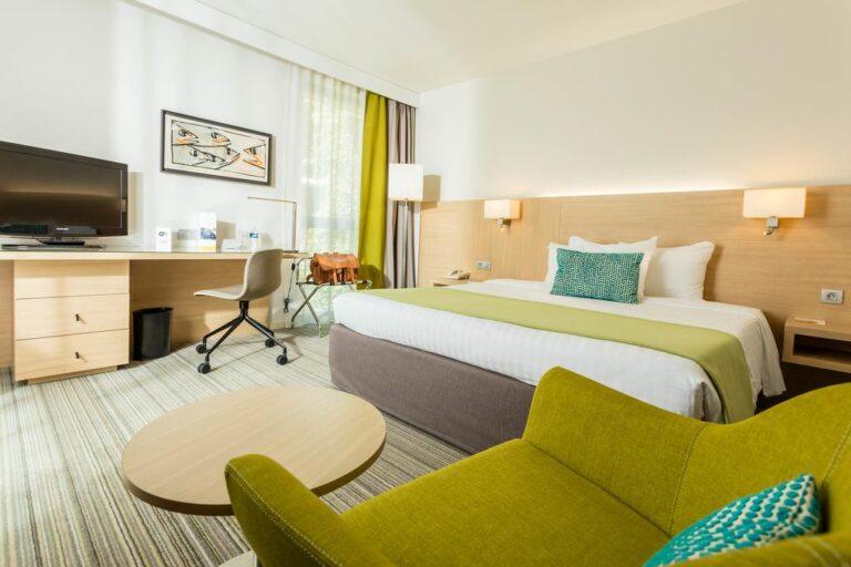 courtyard-by-marriott-montpellier-1lieu1salle-chambre-verte.jpg
