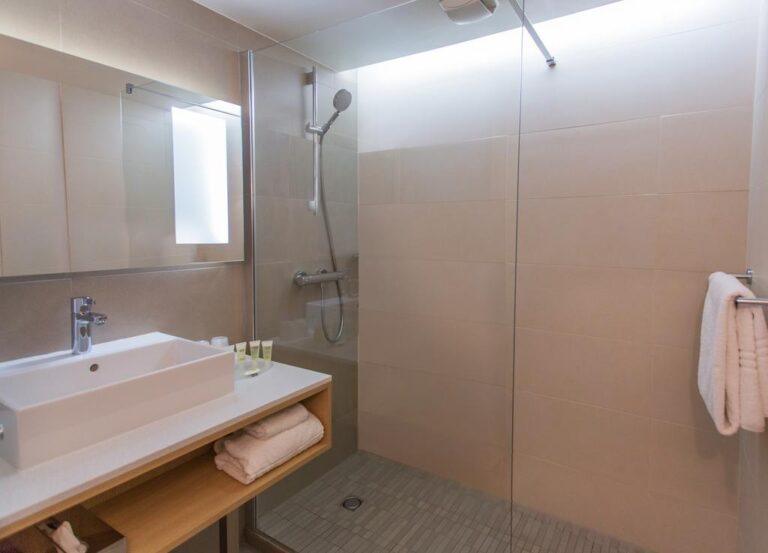 courtyard-by-marriott-montpellier-1lieu1salle-sdb.jpg