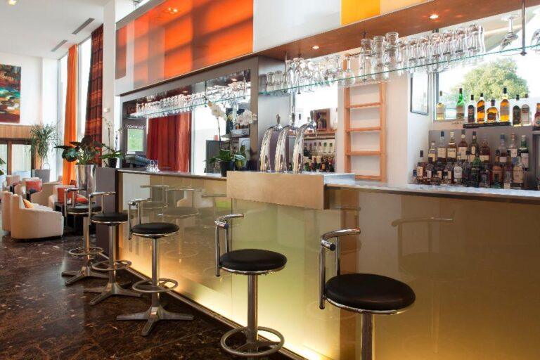 crowne-plaza-lille-1lieu1salle-bar.jpg