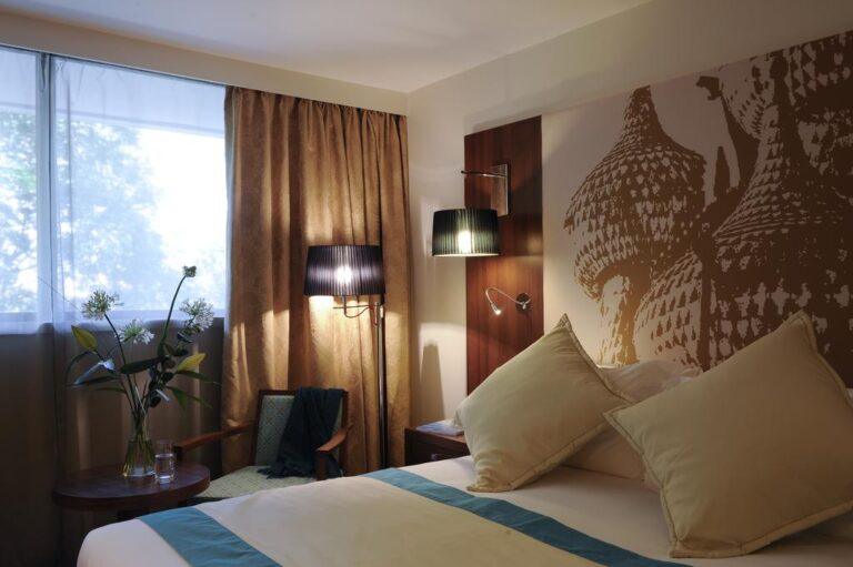 crowne-plaza-montpellier-corum-1lieu1salle-chambre.jpg
