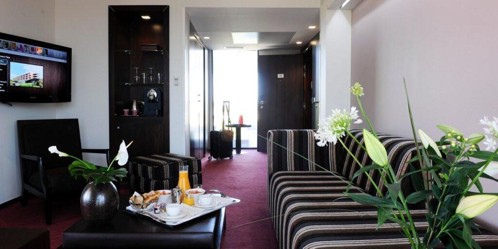 crowne-plaza-montpellier-corum-1lieu1salle-coin-salon.jpg