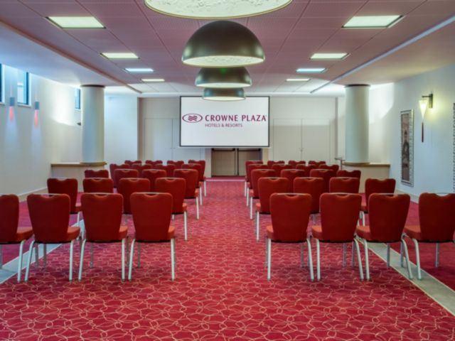 crowne-plaza-montpellier-corum-1lieu1salle-conference.jpg