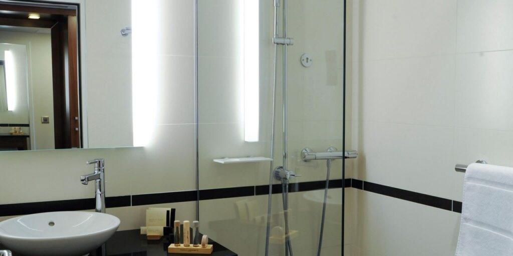 crowne-plaza-montpellier-corum-1lieu1salle-sdb.jpg