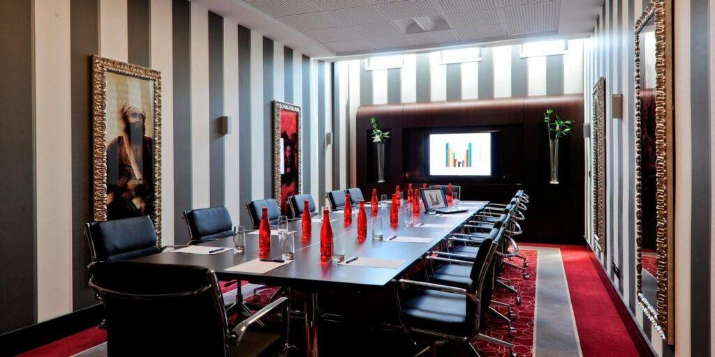 crowne-plaza-montpellier-corum-1lieu1salle-seminaire.jpg