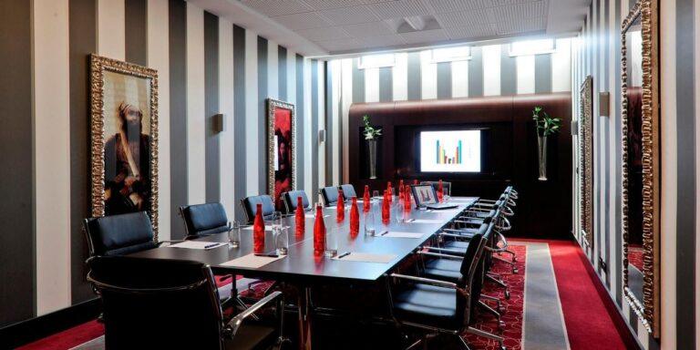 crowne-plaza-montpellier-corum-1lieu1salle-seminaire.jpg