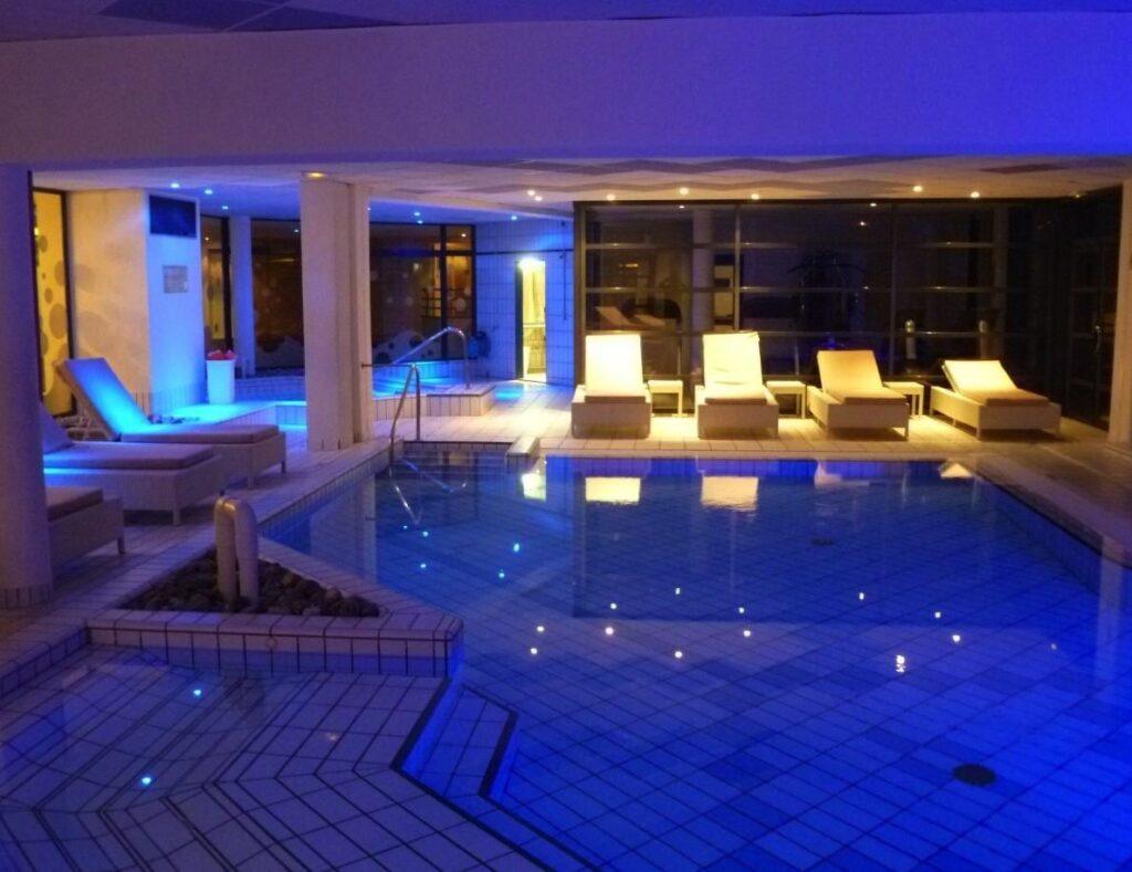 domaine-de-forges-piscine.jpg
