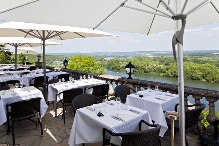 domaine-de-la-corniche-1lieu1salle-terrasse.jpg