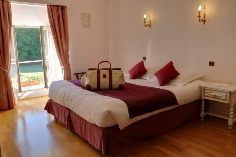 domaine-de-montchevreuil-1lieu1salle-hotel-chambres.jpg