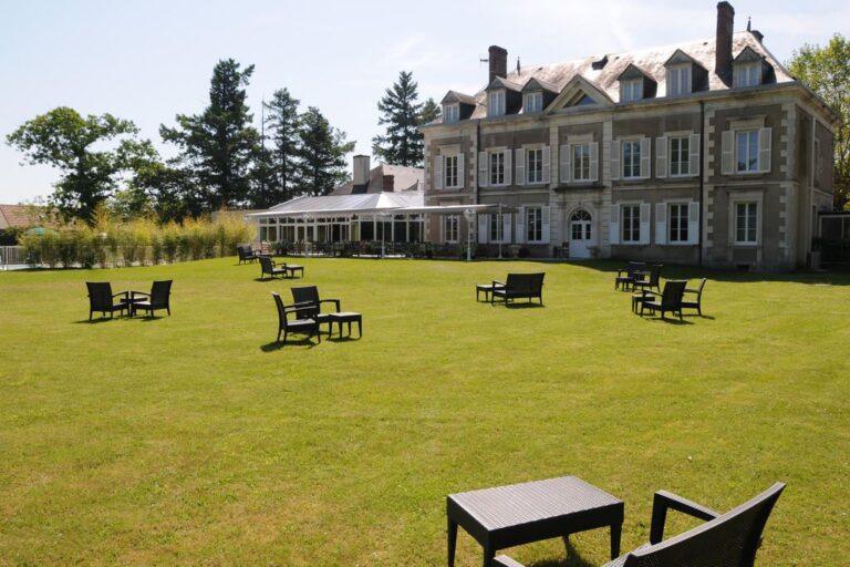 domaine-de-valaudran-1lieu1salle-hotel-restaurant-convention-jardin.jpg