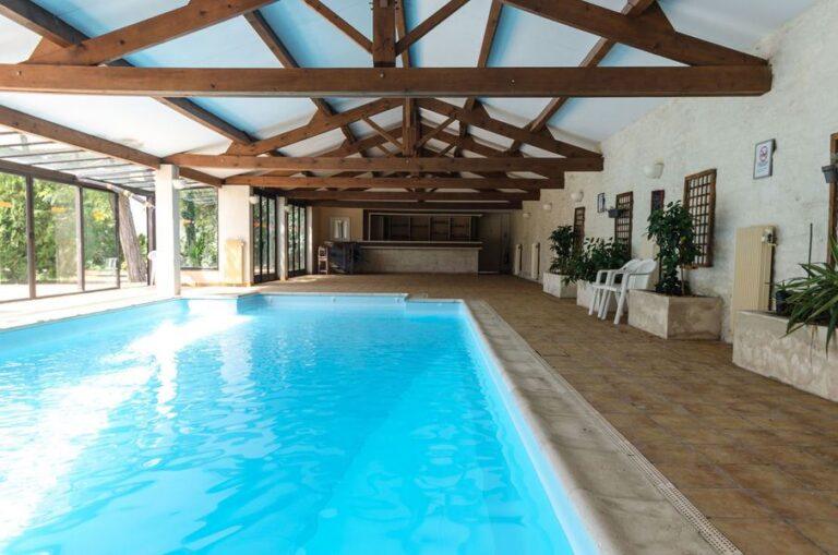 domaine-du-griffier-1lieu1salle-restaurant-hotel-piscine.jpg