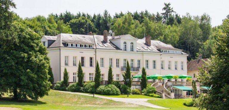 domaine-et-golf-de-vaugouard-1lieu1salle-restaurant-hotel-exterieur.jpg