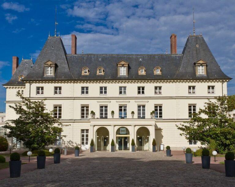 domaine-fremigny-1lieu1salle-chateau.jpg