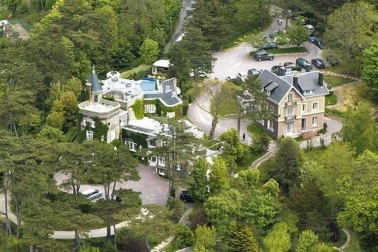 domaine-saint-clair-le-donjon-1lieu1salle-vue-aerienne.jpg