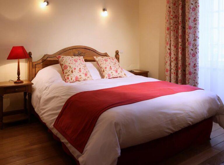 domaine-saint-roch-1lieu1salle-restaurant-hotel-reunion-chambre.jpg