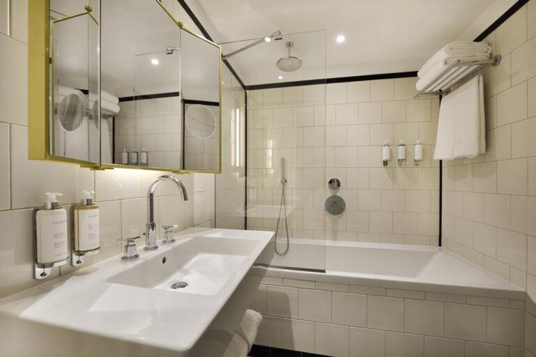 echiquier-opera-paris-mgallery-by-sofitel-1lieu1salle-hotel-restaurant-salle-de-bain.jpg