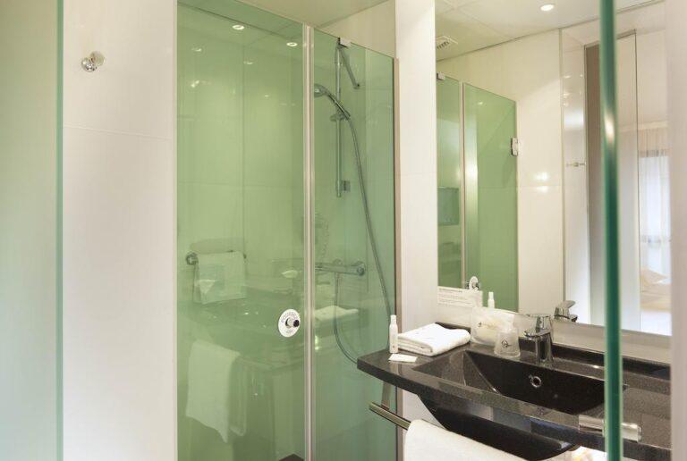 escale-oceania-1lieu1salle-restaurant-hotel-salle-de-bain.jpg