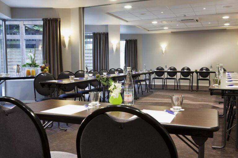 escale-oceania-vannes-1lieu1salle-hotel-restaurant-salle-de-reunion.jpg