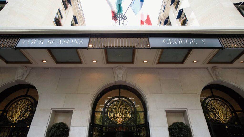 four-season-hotel-george-v-1lieu1salle-hotel-restaurant.jpeg