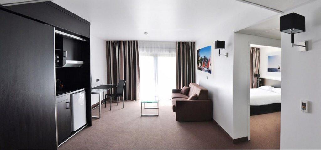 golden-tulip-pornic-suites-1lieu1salle-hotel-restaurant-chambre.jpg