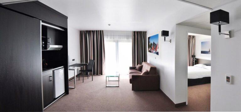 golden-tulip-pornic-suites-1lieu1salle-hotel-restaurant-chambre.jpg