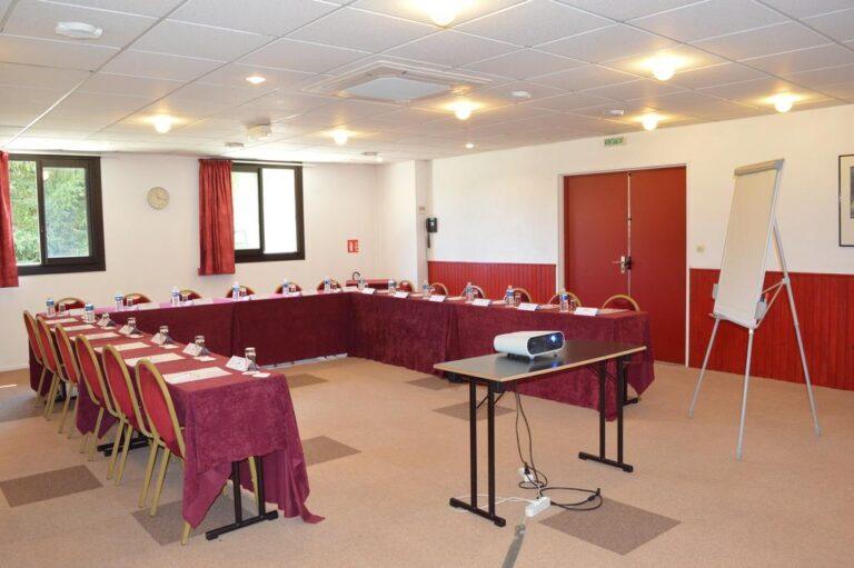 golf-hotel-grenoble-1lieu1salle-restaurant-salle-de-reunion.jpg