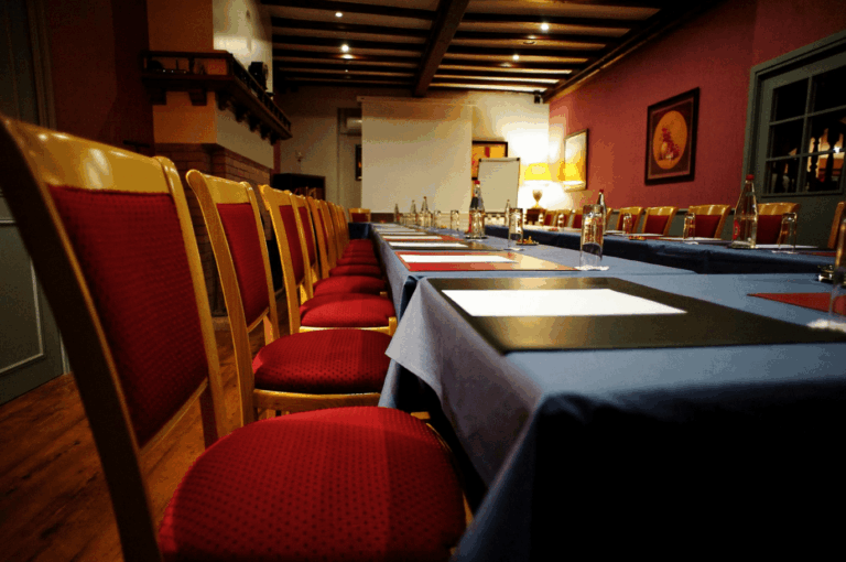 grand-hotel-courtoisville-1lieu1salle-salle-de-seminaire.png