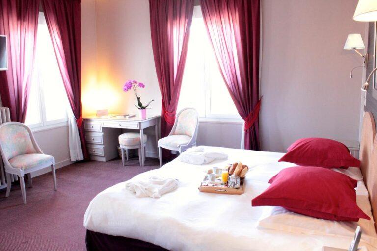 grand-hotel-courtoisville-1lieu1salle-seminaire-chambre.jpg