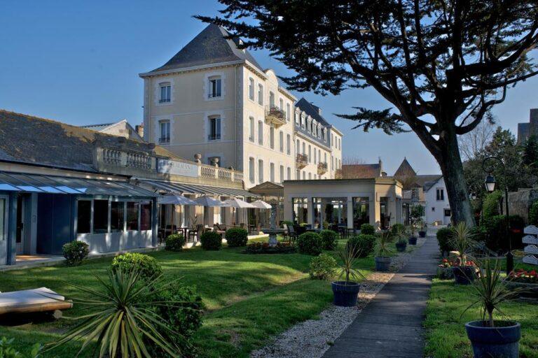 grand-hotel-courtoisville-1lieu1salle-seminaire-exterieur.jpg