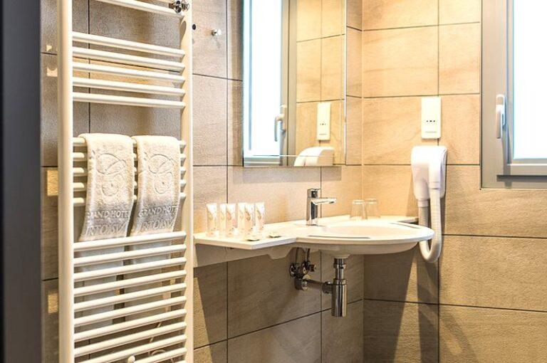 grand-hotel-courtoisville-saint-malo-1lieu1salle-salle-de-bain.jpg