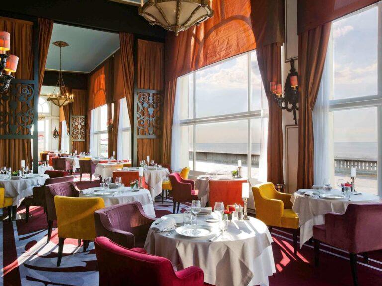 grand-hotel-de-cabourg-1lieu1salle-restaurant.jpg