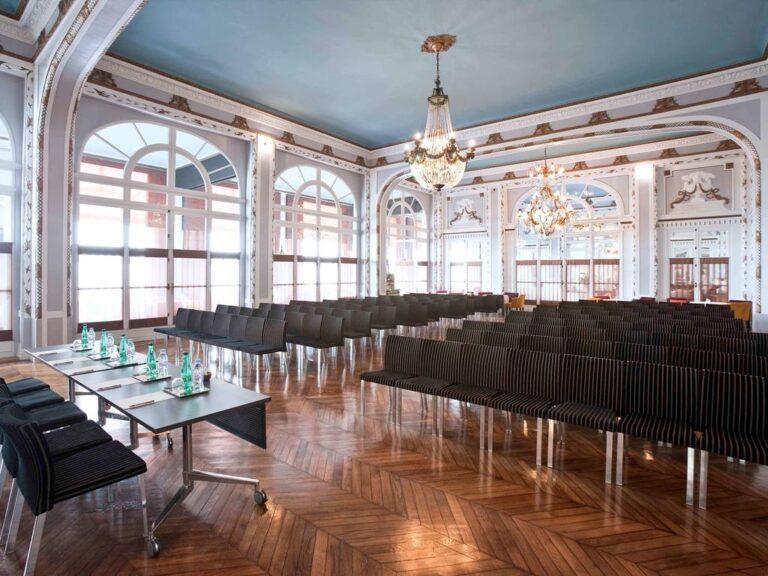 grand-hotel-de-cabourg-1lieu1salle-salle-de-conference.jpg