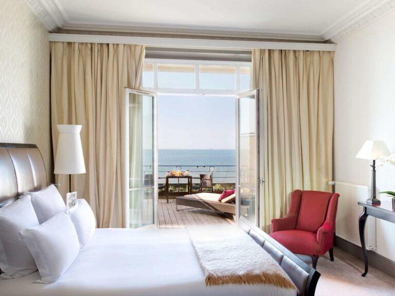 grand-hotel-de-cabourg-1lieu1salle-seminaire-chambre.jpg