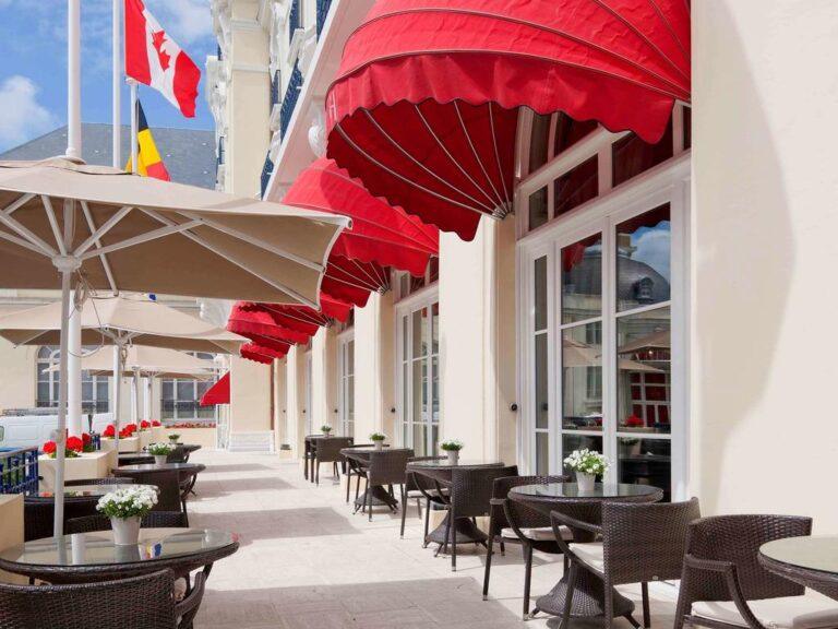 grand-hotel-de-cabourg-1lieu1salle-seminaires-terrasse.jpg