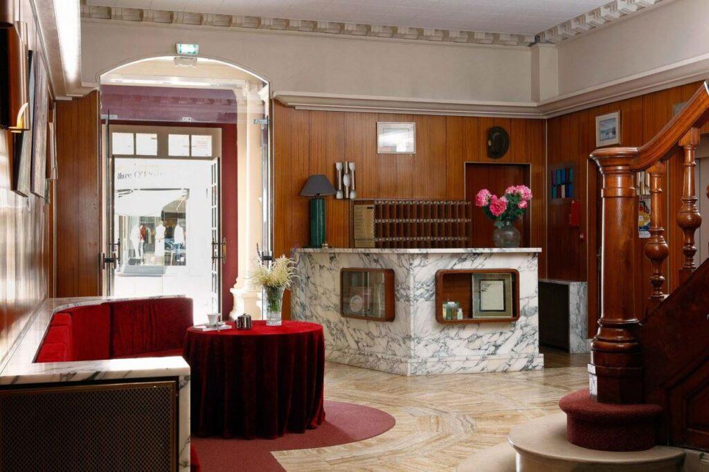 grand-hotel-de-l-univers-1lieu1salle-hotel-accueil.jpg