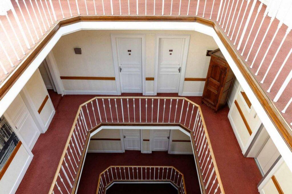 grand-hotel-de-l-univers-1lieu1salle-hotel-vue-interieur.jpg