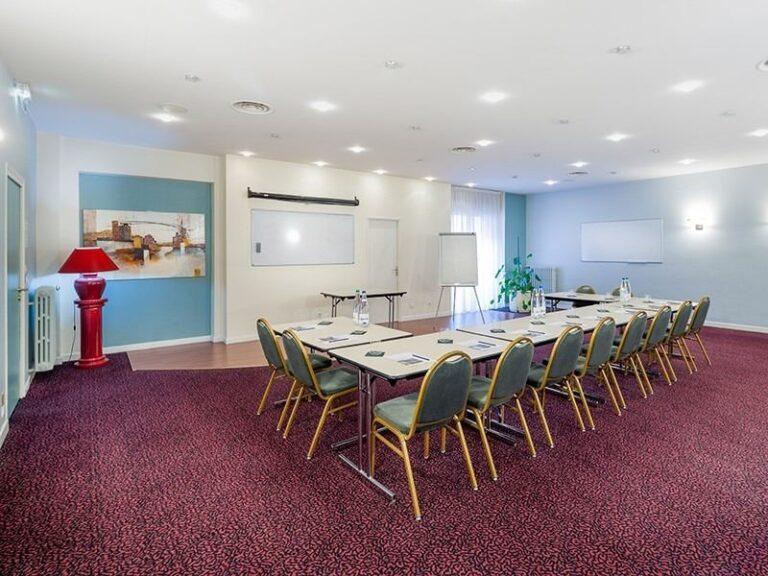 grand-hotel-du-tonneau-d-or-1lieu1salle-restaurant-seminaire-salle-de-meeting.jpg