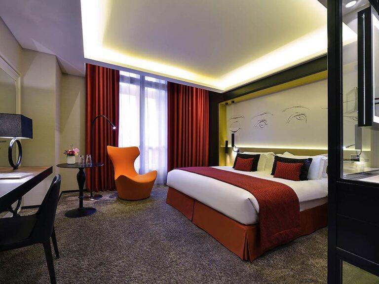 grand-hotel-la-cloche-1lieu1salle-chambre-orange.jpg