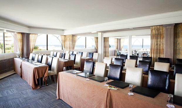 grand-hotel-les-flamants-roses-1lieu1salle-hotel-restaurant-seminaire.jpg