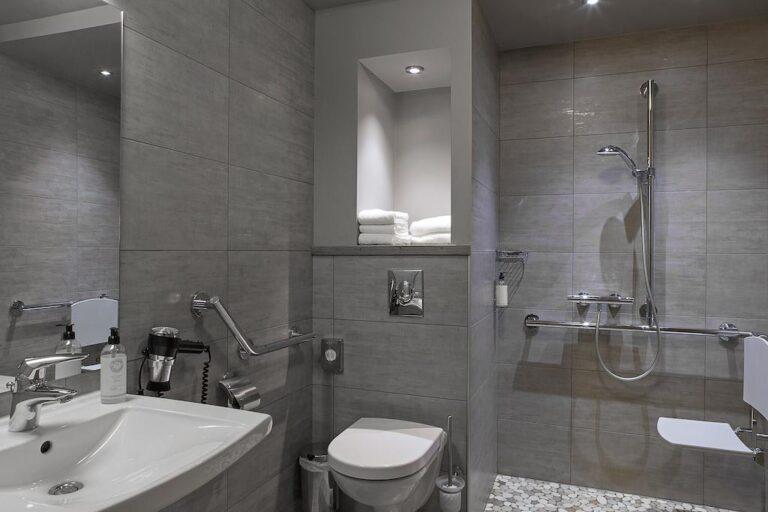 grand-hotel-de-bordeaux-1lieu1salle-convention-salle-de-bain.jpg