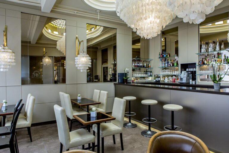 grand-hotel-de-bordeaux-1lieu1salle-reunion-bar.jpg