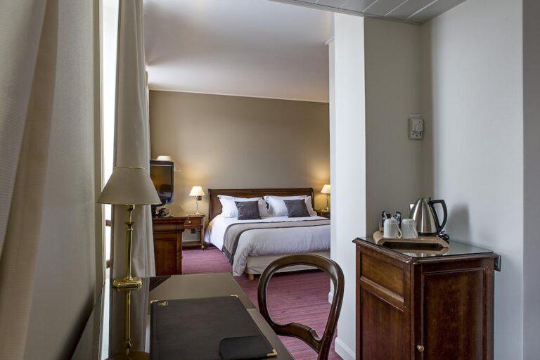 grand-hotel-de-bordeaux-1lieu1salle-reunions-chambre.jpg