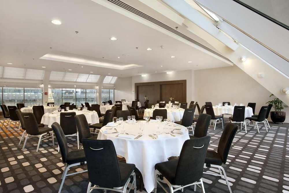 hilton-la-defense-hotel-salle.jpg