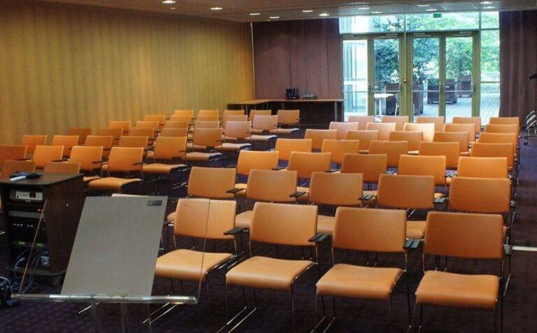 holiday-inn-express-paris-canal-de-la-villette-1lieu1salle-convention.jpg