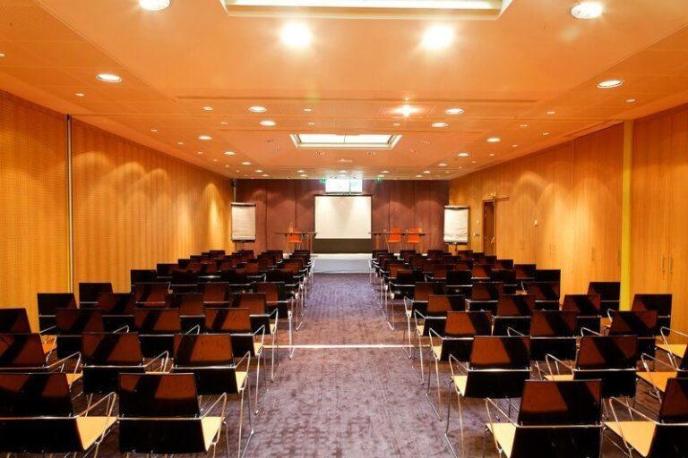 holiday-inn-express-paris-canal-de-la-villette-1lieu1salle-meeting.jpg