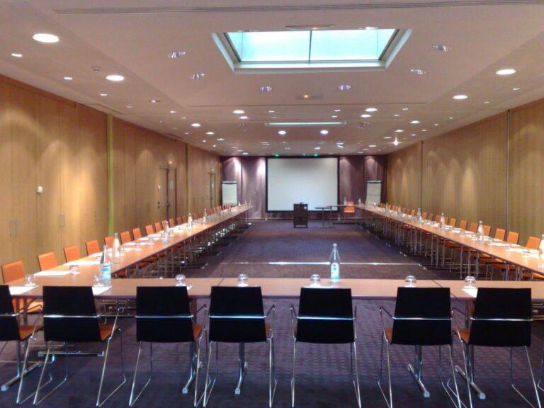 holiday-inn-express-paris-canal-de-la-villette-1lieu1salle-salle-reunion.jpg