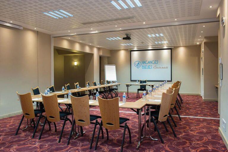 holiday-province-opera-1lieu1salle-hotel-restaurant-salle-congres.jpg